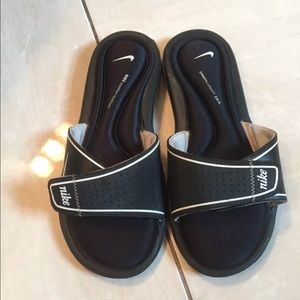 Nike foam slide flip flops in black LIGHTLY WORN