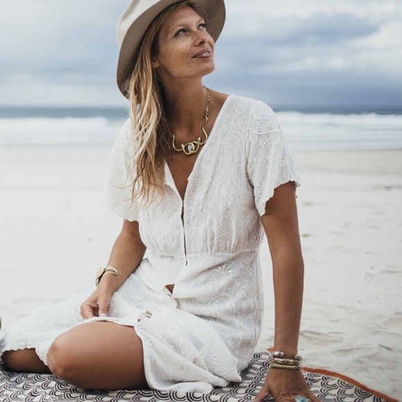 Cleobella Dresses & Skirts - CLEOBELLA White Lace Sisley Midi Kimono Dress 🎉HP