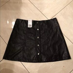 Forever 21 faux leather skirt size large! New!