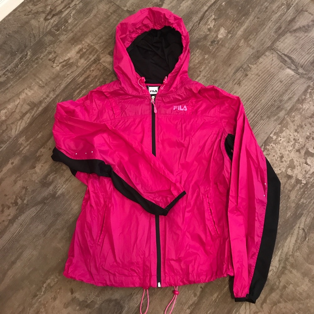 Lightweight rain repellent jacket