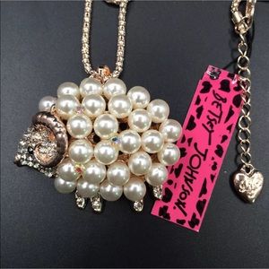 🐑2 ONLY $18. BETSEY JOHNSON PEARL SHEEP NECKLACE!
