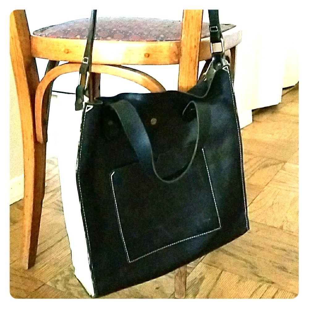 Leather shoulder bag
