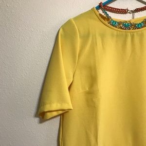 Adorable yellow blouse