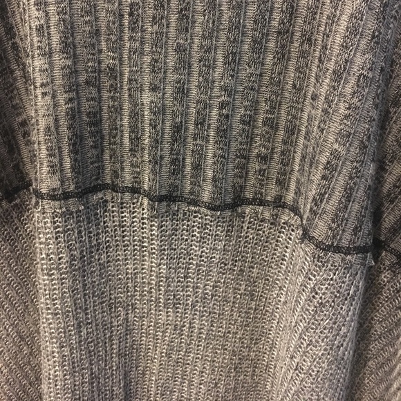 * SOLD * Blu Pepper Sweater - Picture 2 of 5