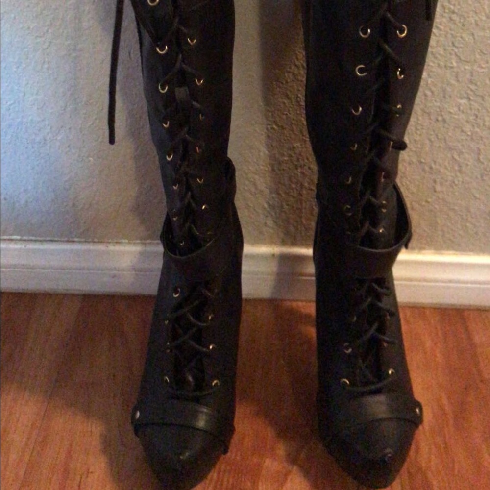 Size 8.5 Just Fab boots