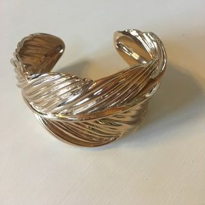 Like New Stella and Dot Gold Feather Cuff