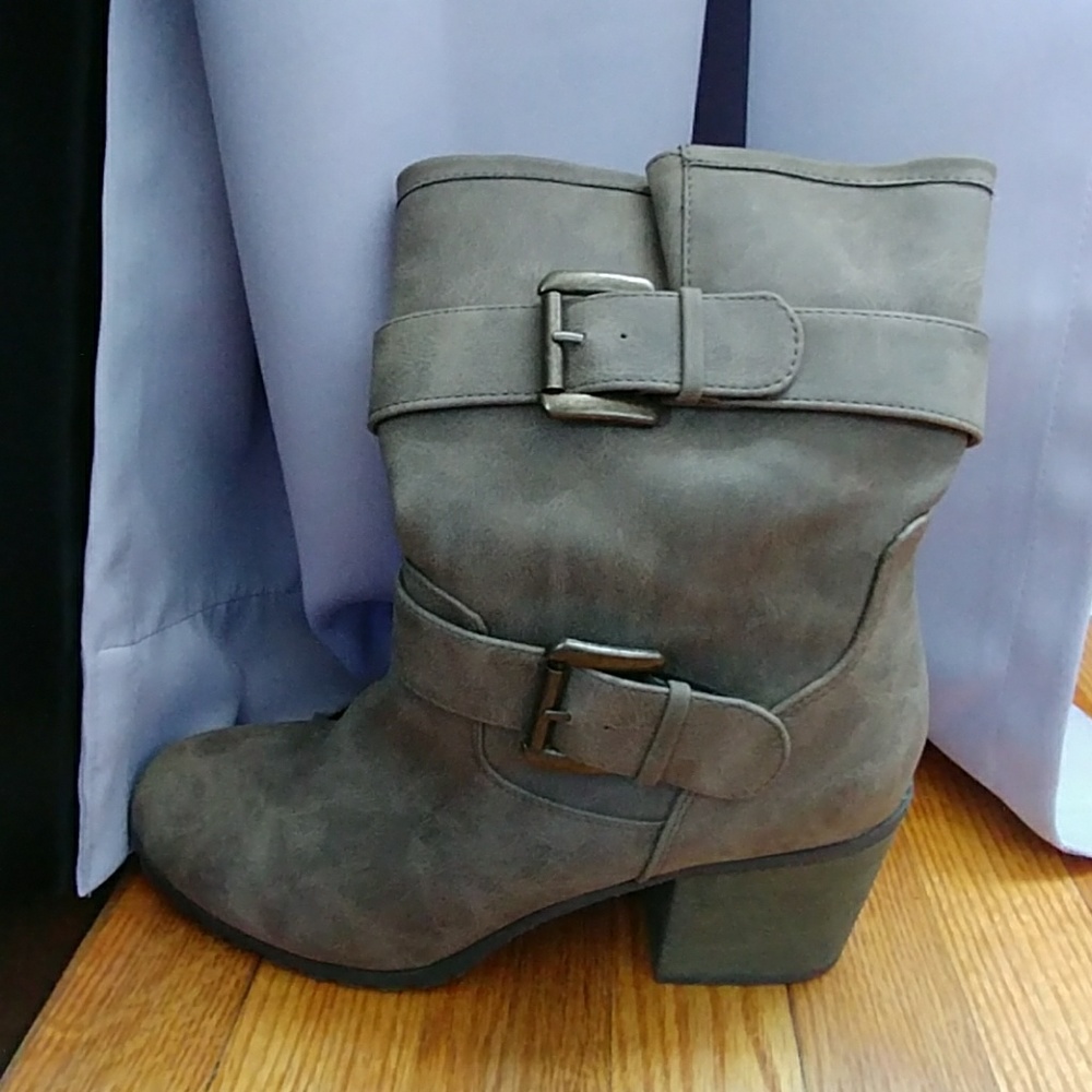 Leila Stone Boots