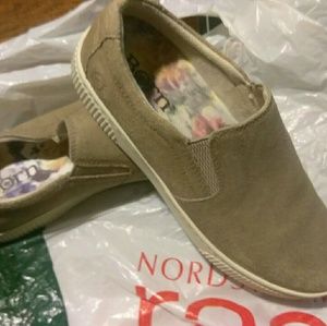Born tan slip on shoes