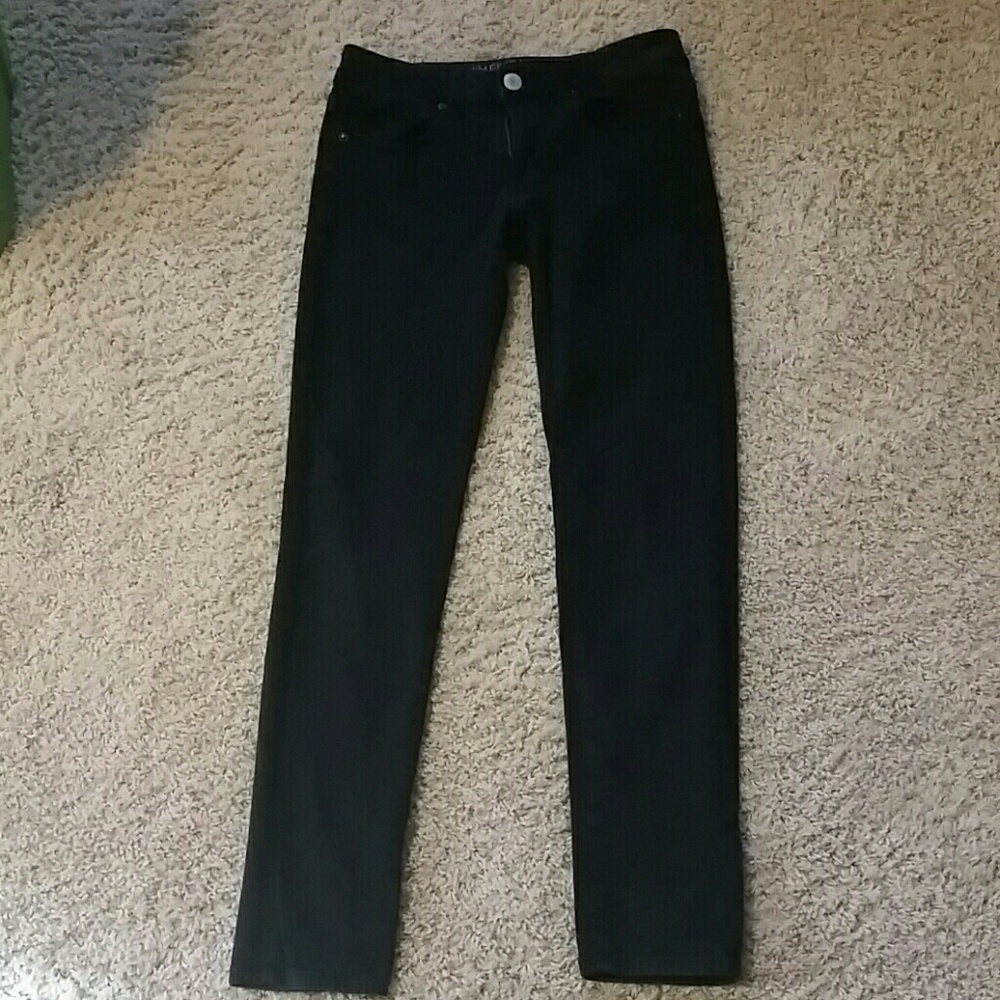 American Eagle size 6 black skinny jeans