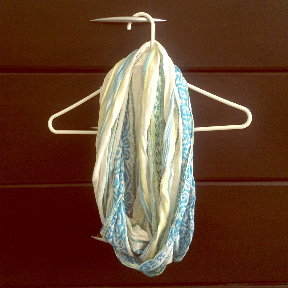 Woven infinity scarf