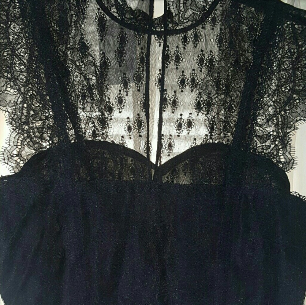 Beautiful brand new sexy H&M lLace Sleeveless Top