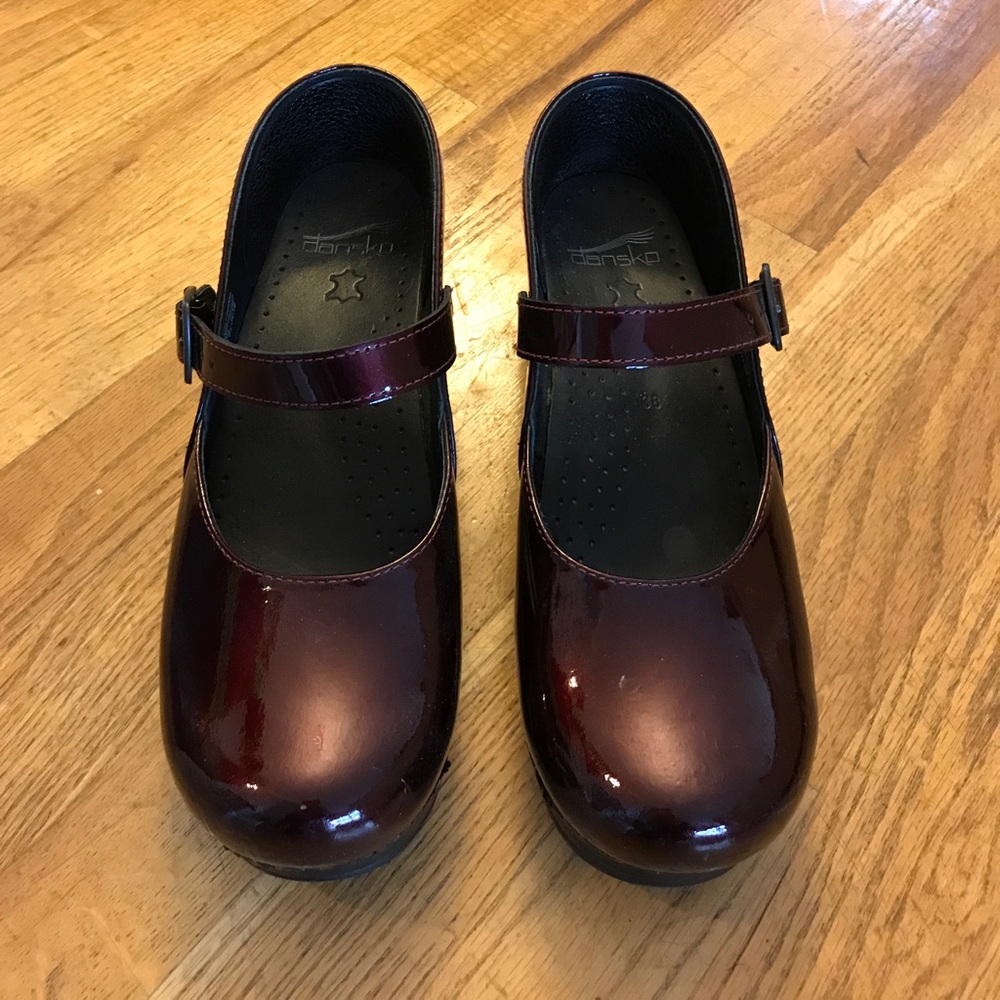 Dansco Mary Jane Patent shoes