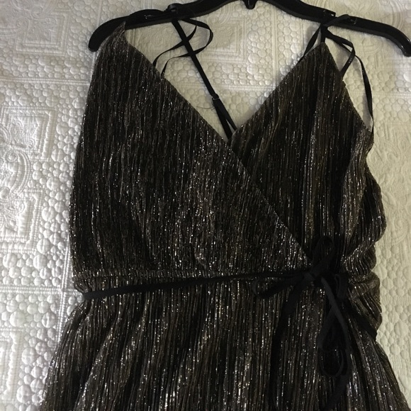 J.O.A. Los Ángeles Wrap dress🌺 - Picture 4 of 8