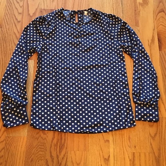 🛍NWOT Navy and White Polka dot top.🛍 - Picture 1 of 4