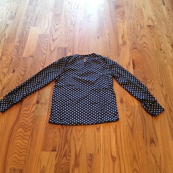 🛍NWOT Navy and White Polka dot top.🛍 - Picture 3 of 4