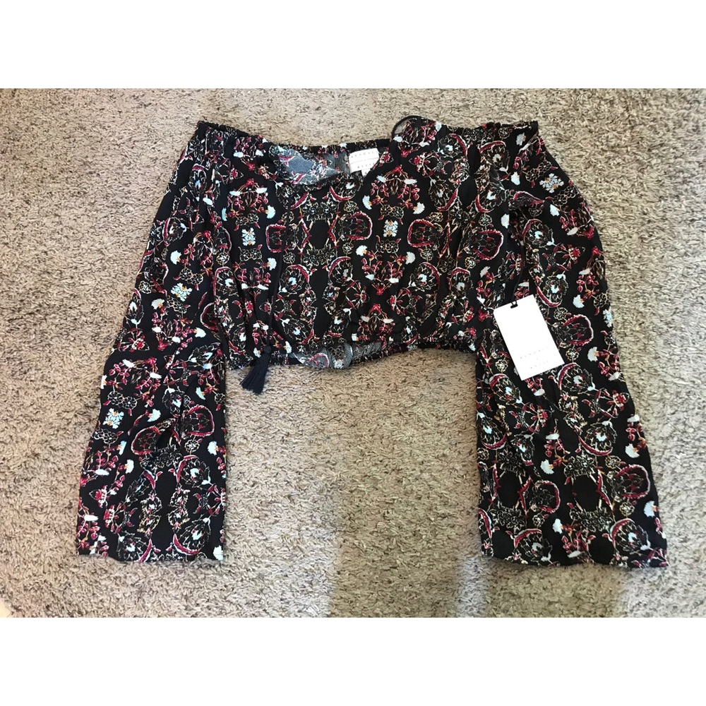 Kendall & Kylie Long sleeve top!