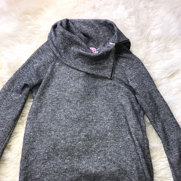Grey Pull-Over Sweater with Zipper! - Picture 5 of 7