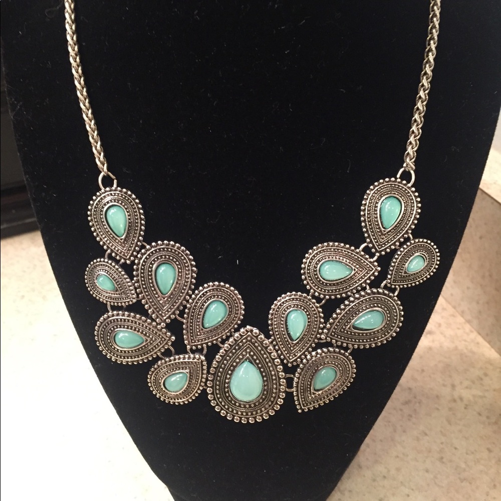 🔴Beautiful statement necklace🔴