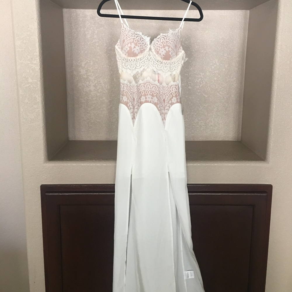 Long Beach dress NEW WITH TAGS!! 👗❤️