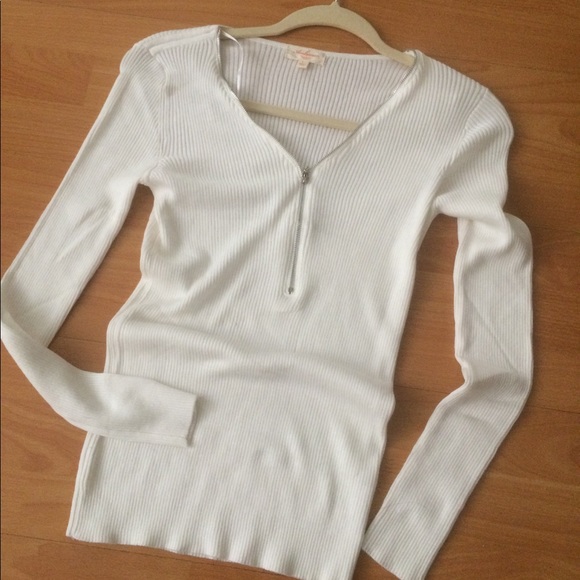 ❌SOLD ❌White  ribbed top. Bundle only please! - Picture 2 of 2