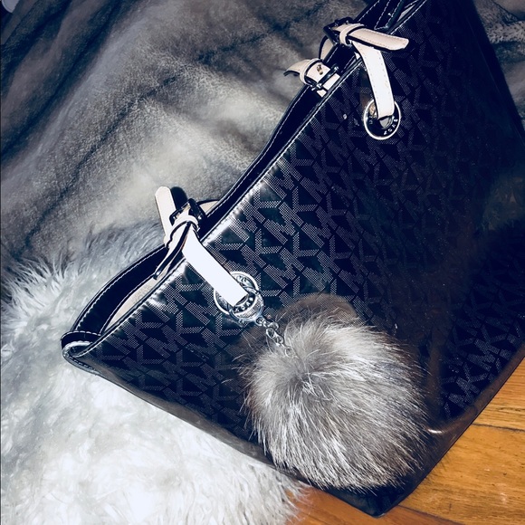 Michael Kors purse 👜💕 - Picture 2 of 5