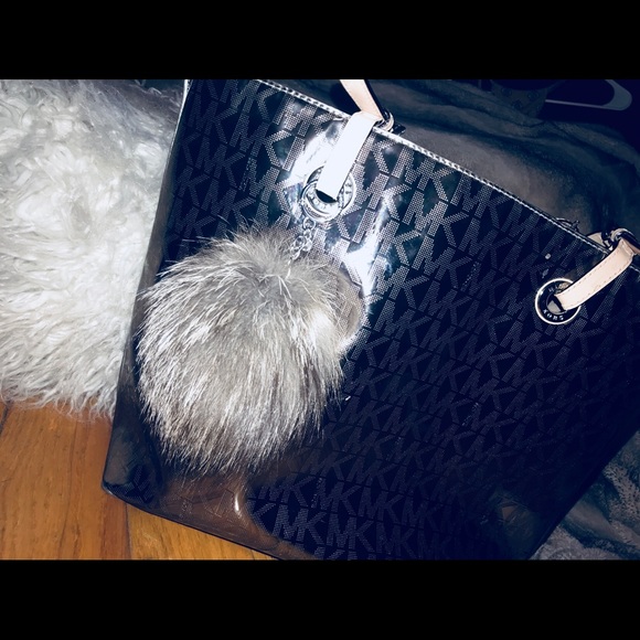 Michael Kors purse 👜💕 - Picture 3 of 5