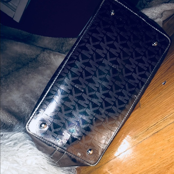 Michael Kors purse 👜💕 - Picture 4 of 5