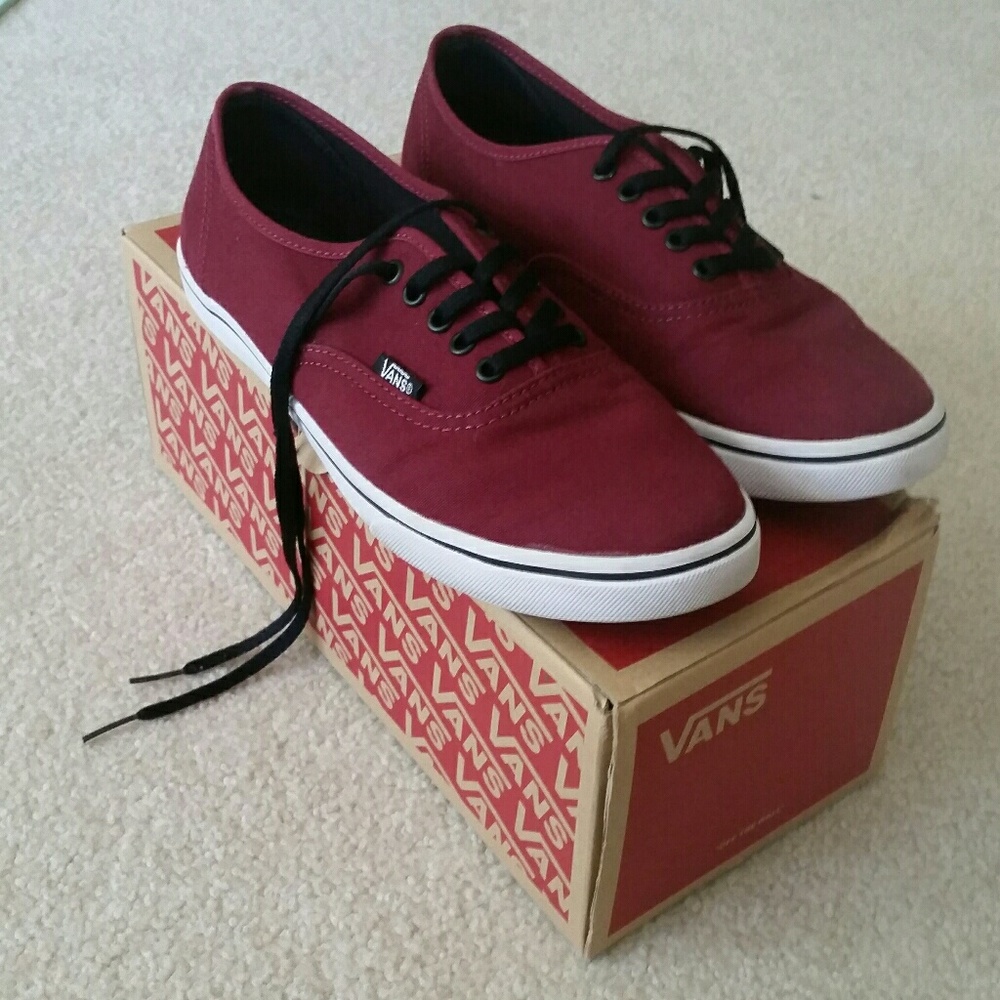 Port Royale Red/Black Vans.