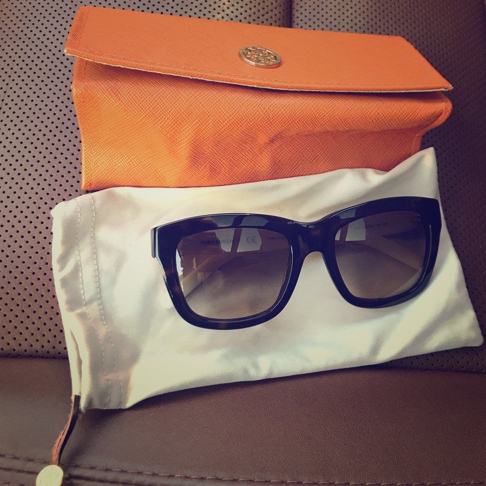 Tory Burch sunnies!