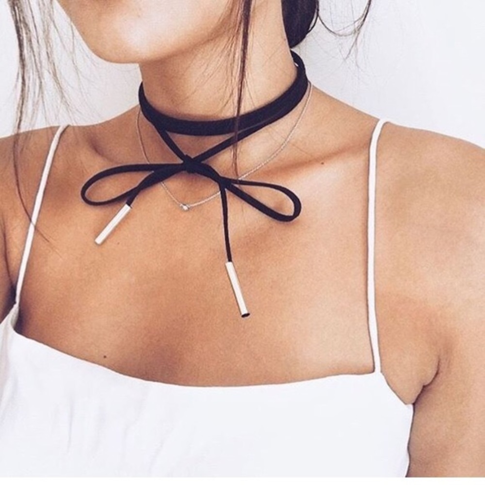 Velvet tie chocker