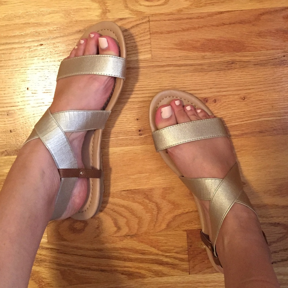 Never worn gold stretchy sandals. *Fit like a 7.5