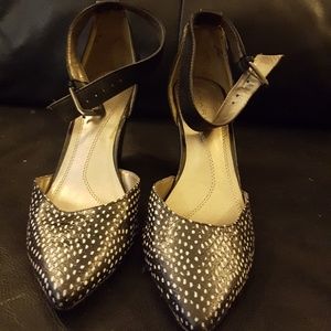 Tahari black and white wedge
