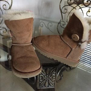 Girls uggs
