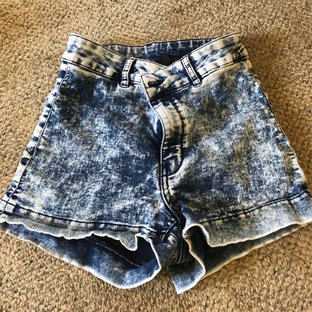 H&M acid wash jean shorts