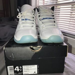 Air Jordan 11 size 4.5