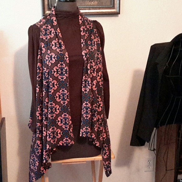 Waterfall Vest    (S10-17-1) - Picture 5 of 6