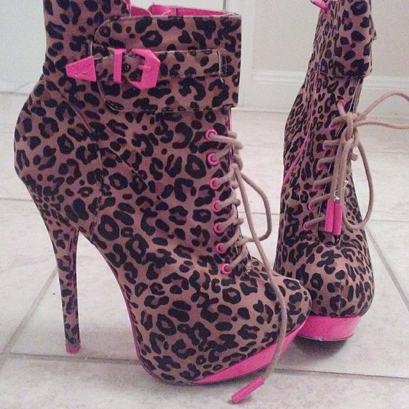 Shoes - Picture 1 of 3