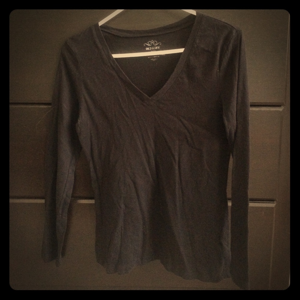 Black long sleeve vneck tee