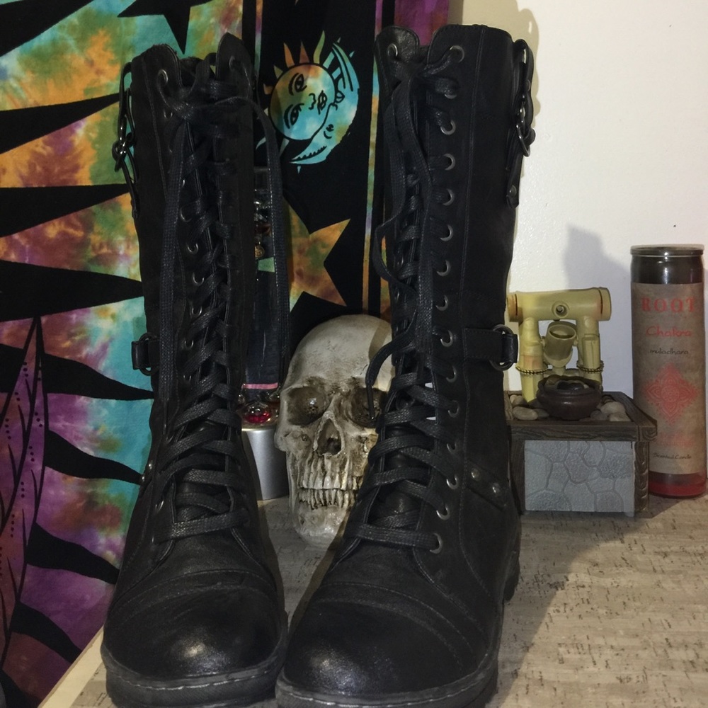Lace up boots ✔️