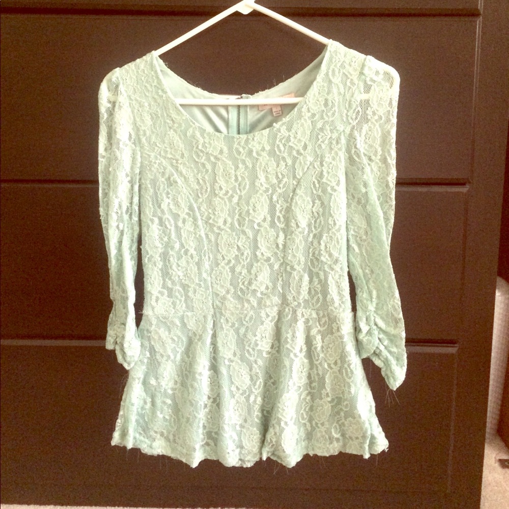 Blue lace quarter sleeve peplum top