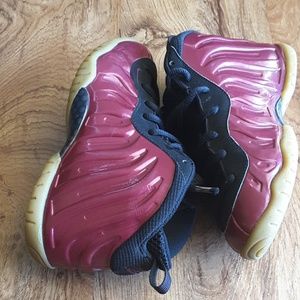 Nike foamposite boys tennis shoes