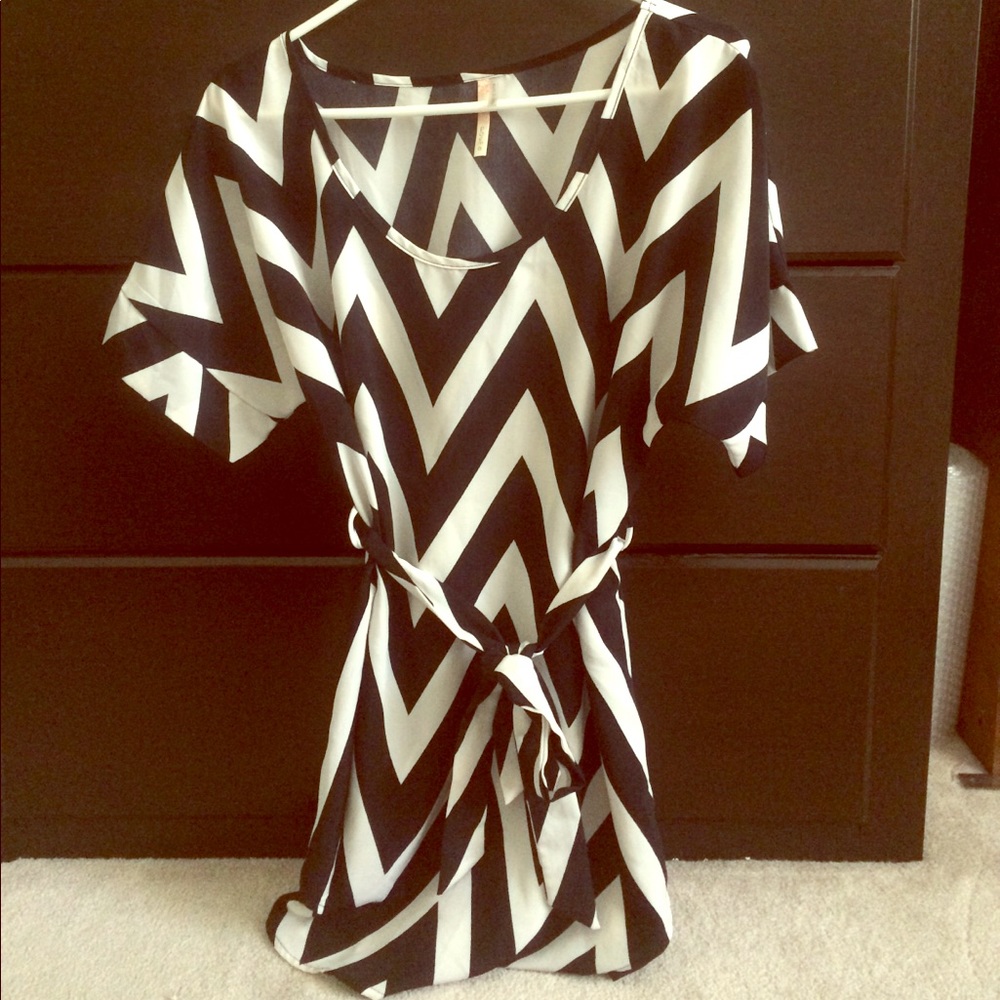Chevron blouse with waist tie