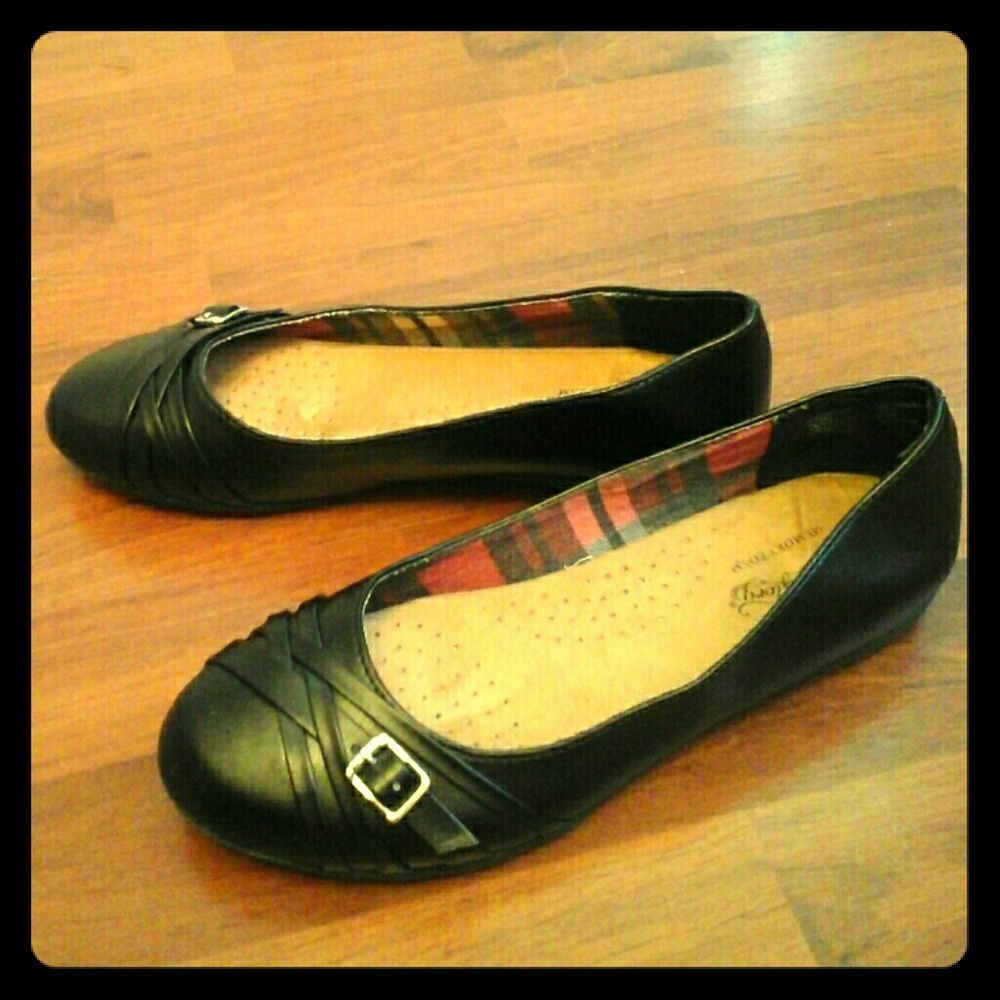 Faded glory memory foam flats sz 7