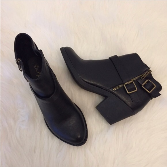 •LAST 1• Black Double Buckle Zip Detail Moto Boots - Picture 5 of 8