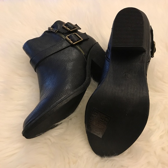 •LAST 1• Black Double Buckle Zip Detail Moto Boots - Picture 7 of 8