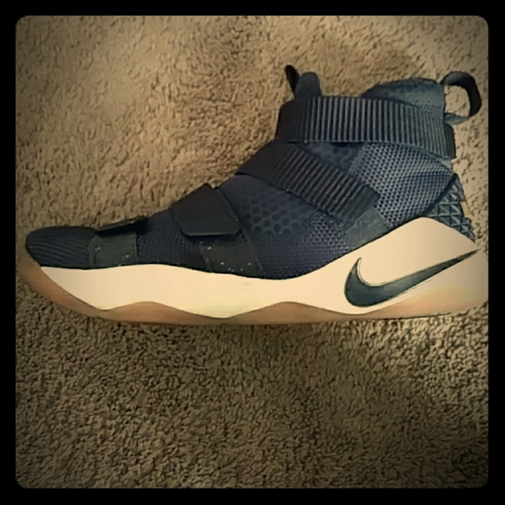 LeBron 11 navy