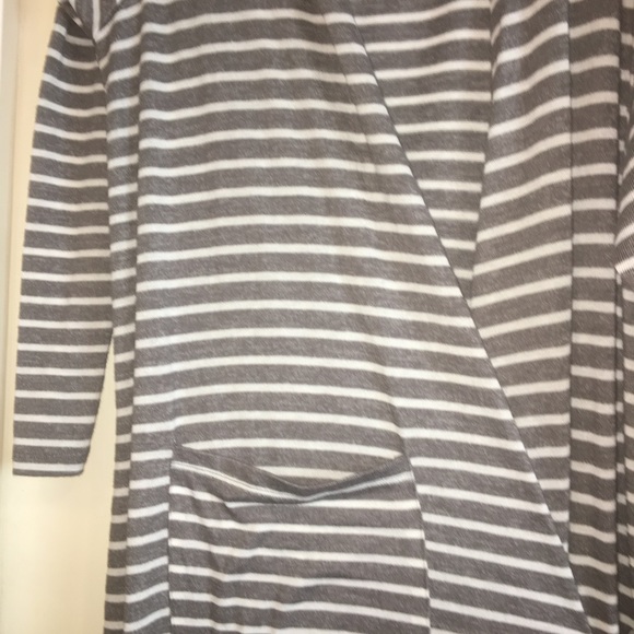 LulaRoe Sarah Grey & White Stripes. XLarge - Picture 2 of 3