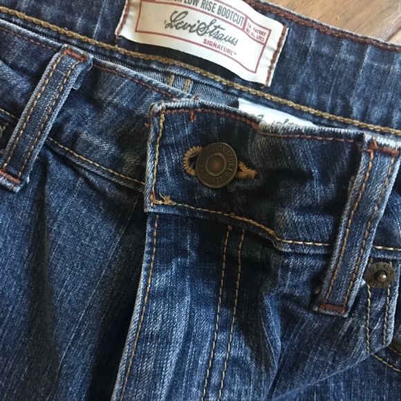 Levi Strauss Signature Jeans, 8, Low Rise Bootcut - Picture 5 of 6