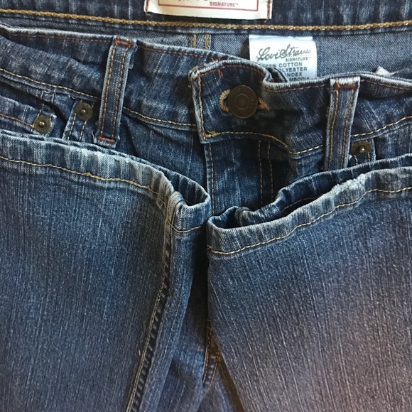 Levi Strauss Signature Jeans, 8, Low Rise Bootcut - Picture 6 of 6