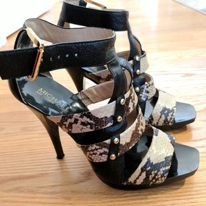 Michael Kors NEVER WORN snakeskin printed pumps